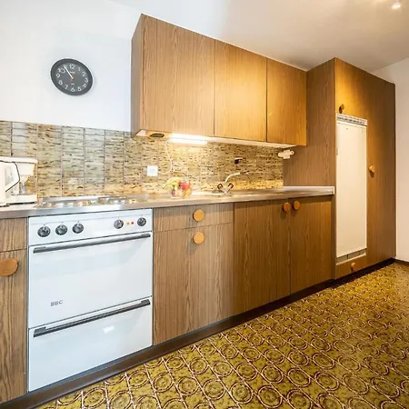 7004 Gemuetlich Eingerichtete Mit Wunderschoen Bewachsener Terrasse