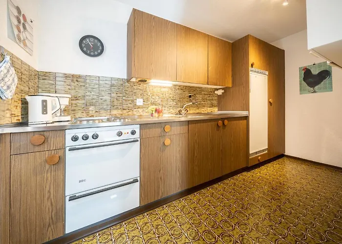 7004 Gemuetlich Eingerichtete Mit Wunderschoen Bewachsener Terrasse